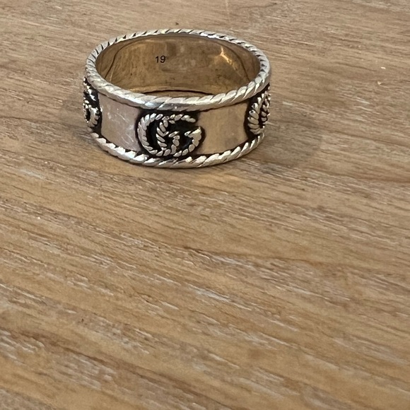 Authentic Gucci Ring - Picture 4 of 4